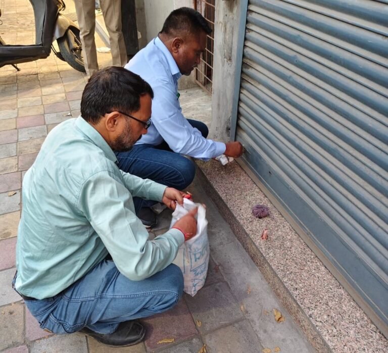 चार पुस्तक भण्डारों को किया गया सीज, स्कूली किताबों में अनियमितता पाये जाने का मामला