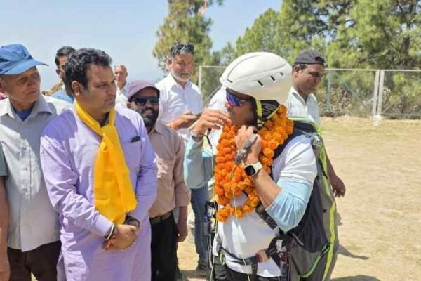 पैराग्लाइडिंग का रोमांच अब देवप्रयाग के पास भी, स्थानीय स्तर पर रोजगार के साथ साहसिक पर्यटन को लगेंगे पंख