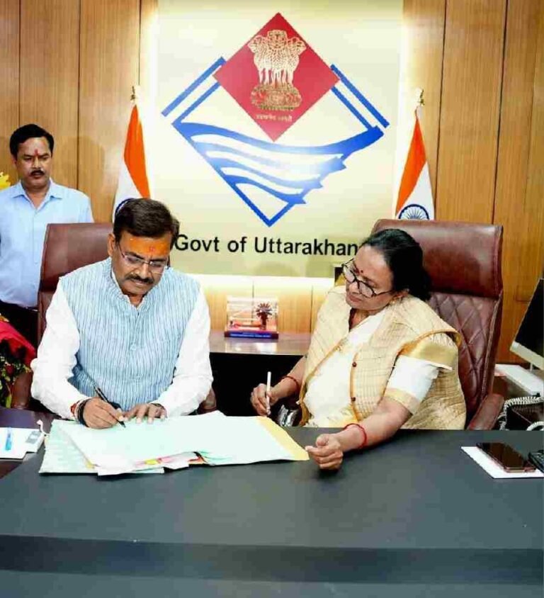 नवनियुक्त मुख्य सचिव आनन्द बर्द्धन ने किया पदभार ग्रहण