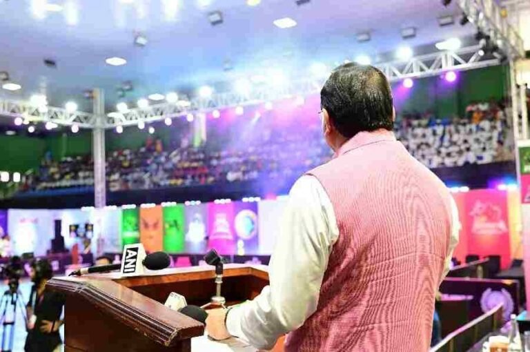 मुख्यमंत्री ने वंदना कटारिया इंडोर स्टेडियम रोशनाबाद में आयोजित युवा ऑल स्टार्स चैम्पियनशिप-2025 के समापन समारोह में किया प्रतिभाग