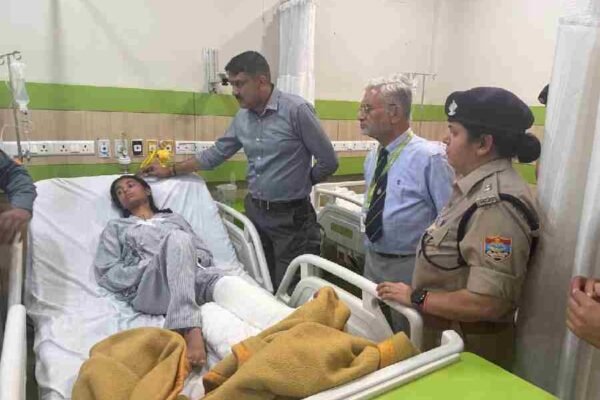 सिंहनीवाला क्षेत्र में हुई बस दुर्घटना में घायल व्यक्तियों से एसएसपी ने अस्पताल जाकर की मुलाकात, जाना हाल