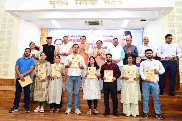 सीएम धामी ने अभ्यर्थियों को बांटे नियुक्ति पत्र, साढ़े तीन वर्षों में सरकारी सेवा में नियुक्ति पाने वाले अभ्यर्थियों की संख्या हुई तेईस हजार