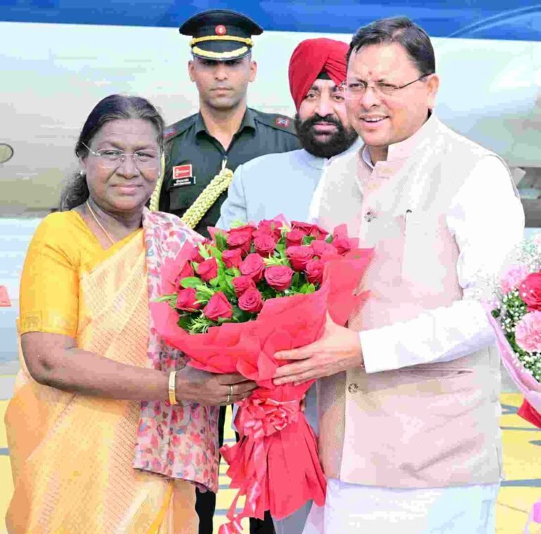 उत्तराखंड पहुंची राष्ट्रपति द्रौपदी मुर्मू, अगले 3 दिनों तक कई कार्यक्रमों में करेंगी शिरकत