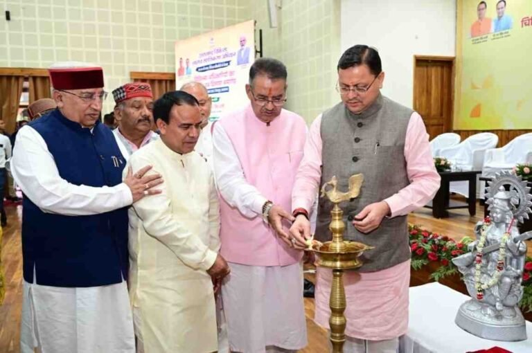 मुख्यमंत्री धामी ने 220 नए चिकित्सकों को सौंपे नियुक्ति पत्र, स्वास्थ्य सेवाओं को जनसुलभ और समर्पित बनाने का दिया संदेश