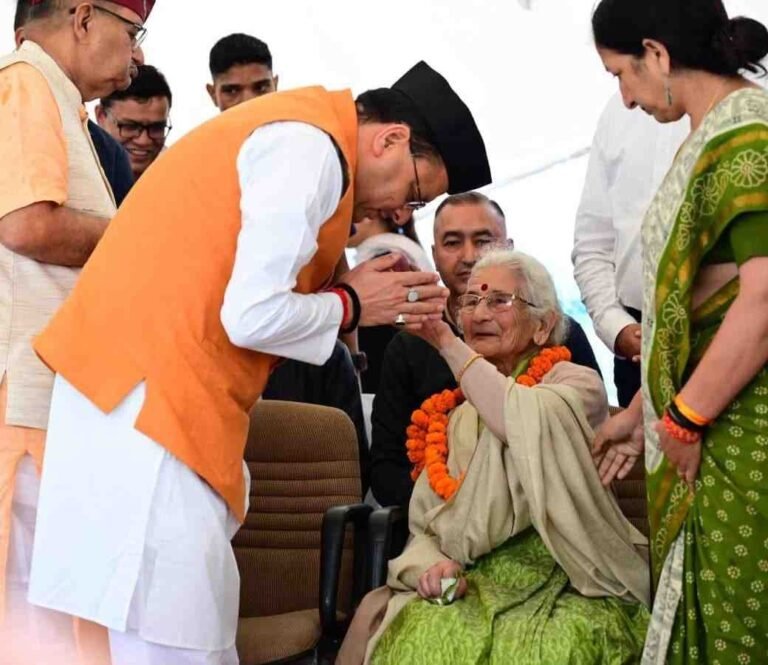 सीएम धामी ने शहीद आंदोलनकारियों को दी श्रद्धांजलि, राज्य आंदोलन की यादें फिर हुईं ताज़ा