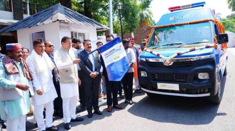 मुख्यमंत्री पुष्कर सिंह धामी ने एचडीएफसी बैंक द्वारा प्रदत्त 4 अत्याधुनिक एम्बुलेंस का किया फ्लैग ऑफ