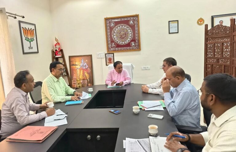 श्रीनगर में अंडरग्राउंड होगी सभी विद्युत लाइनेंः डाॅ. धन सिंह रावत