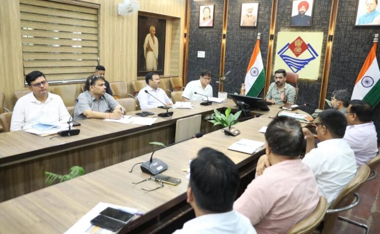 रिस्पना नदी के पुनर्जीवन को मिली नई गति, डीएम ने गठित कराई टास्कफोर्स; 7 दिन में मांगा विस्तृत एक्शन प्लान