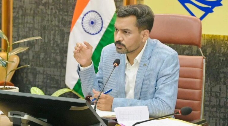 दुर्लभ बीमारियों से पीड़ित बच्चों के उपचार का जिम्मा उठाएगा जिला प्रशासन, आरबीएसके से अधिक खर्च पर राइफल क्लब फंड से मिलेगी सहायता
